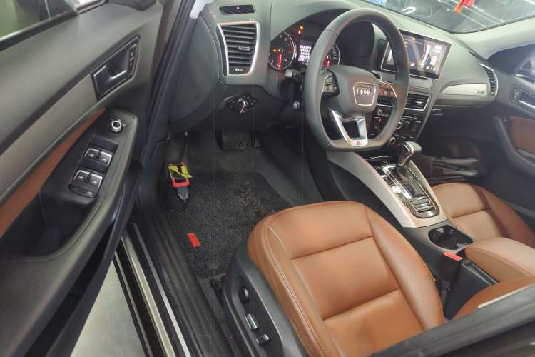 Used Audi Q5 2016 40 TFSI Trendy Edition Interior 3