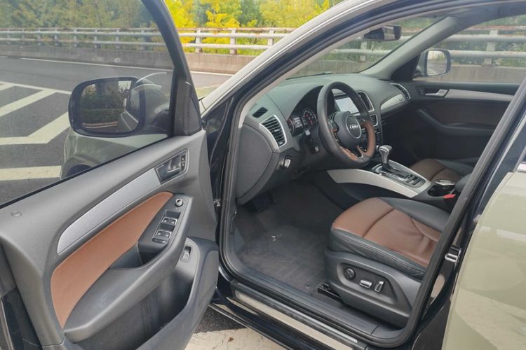 Used Audi Q5 2016 40 TFSI Technology Edition Interior 4