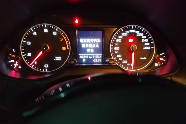 Used Audi Q5 2016 40 TFSI Technology Edition Odometer Close Up