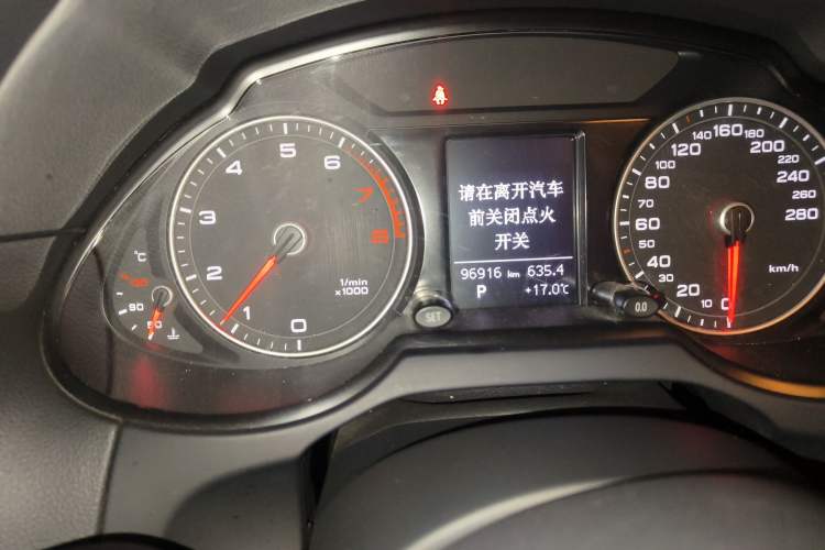 Used Audi Q5 2016 40 TFSI Technology Edition Odometer Close Up
