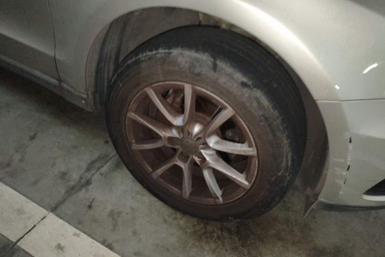 Used Audi Q5 2016 40 TFSI Trendy Edition Right Front Wheel Hub