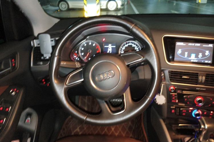 Used Audi Q5 2016 40 TFSI Trendy Edition Steering Wheel