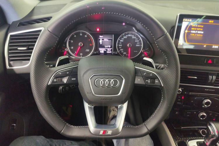 Used Audi Q5 2016 40 TFSI Trendy Edition Steering Wheel