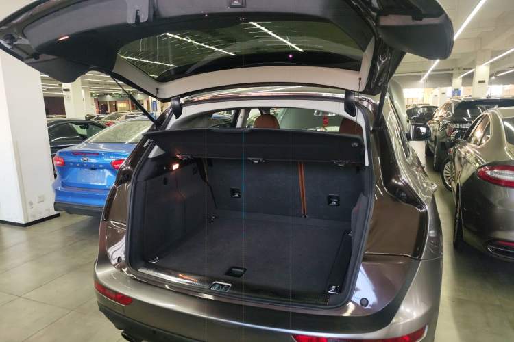 Used Audi Q5 2016 40 TFSI Trendy Edition Trunk