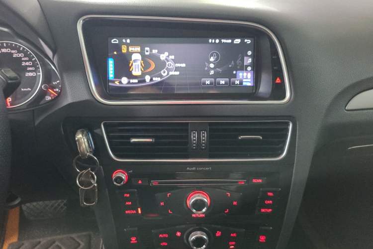 Used Audi Q5 2016 40 TFSI Trendy Edition Audio And AC Panel