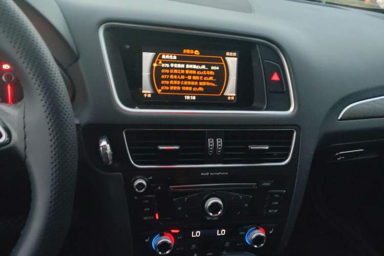 Used Audi Q5 2016 40 TFSI Technology Edition Audio And AC Panel
