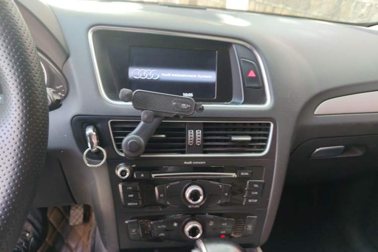 Used Audi Q5 2016 40 TFSI Trendy Edition Audio And AC Panel