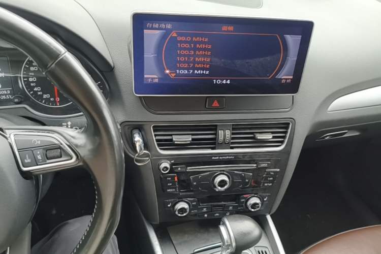 Used Audi Q5 2016 40 TFSI Technology Edition Audio And AC Panel