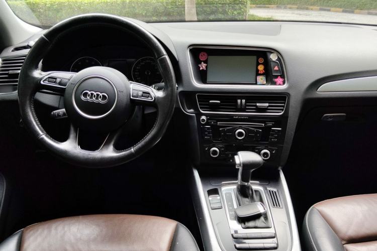 Used Audi Q5 2016 40 TFSI Technology Edition Center Console