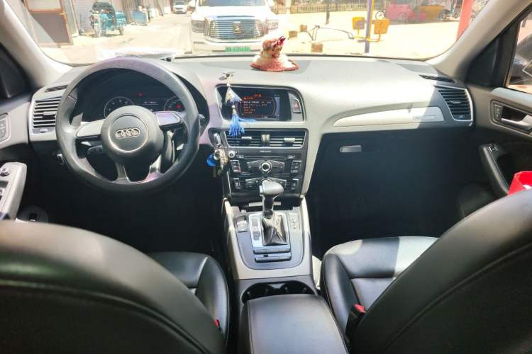 Used Audi Q5 2016 40 TFSI Trendy Edition Center Console