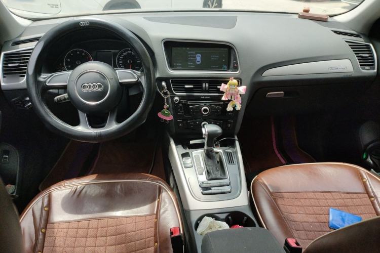 Used Audi Q5 2016 40 TFSI Trendy Edition Center Console