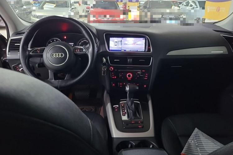 Used Audi Q5 2016 40 TFSI Trendy Edition Center Console