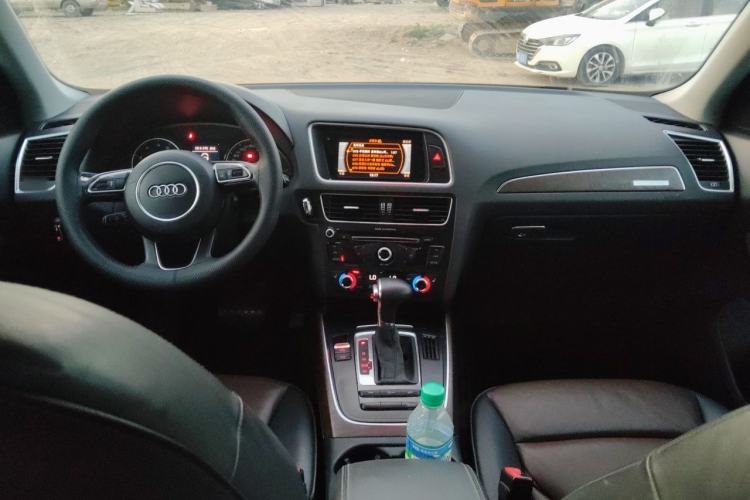 Used Audi Q5 2016 40 TFSI Technology Edition Center Console
