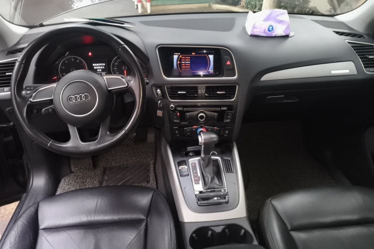 Used Audi Q5 2016 40 TFSI Trendy Edition Center Console