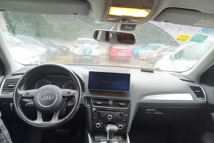 Used Audi Q5 2016 40 TFSI Technology Edition Center Console