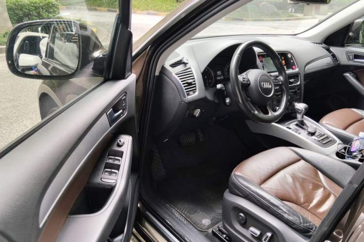 Used Audi Q5 2016 40 TFSI Technology Edition Driver Seat