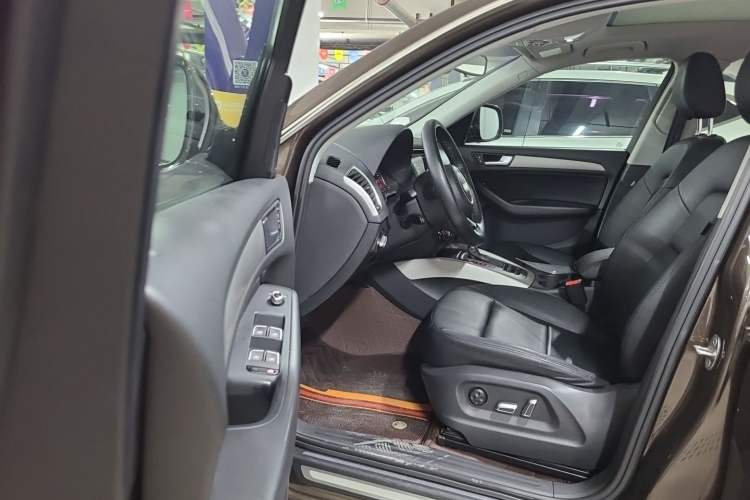 Used Audi Q5 2016 40 TFSI Trendy Edition Driver Seat