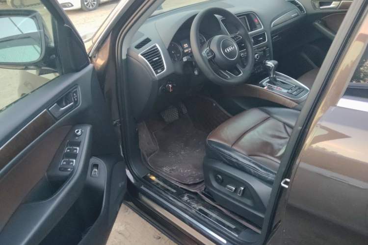 Used Audi Q5 2016 40 TFSI Technology Edition Driver Seat