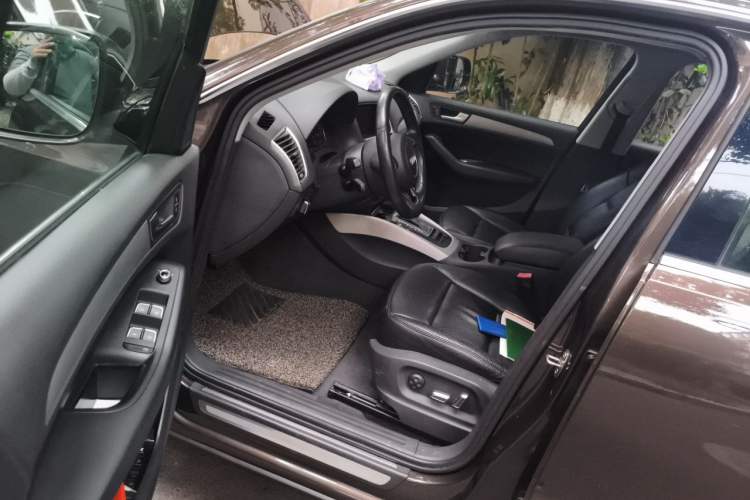 Used Audi Q5 2016 40 TFSI Trendy Edition Driver Seat
