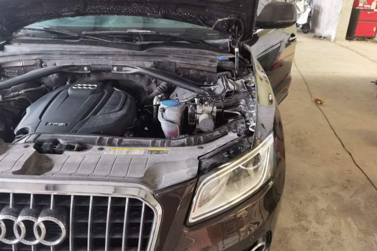 Used Audi Q5 2016 40 TFSI Technology Edition Engine Bay Left