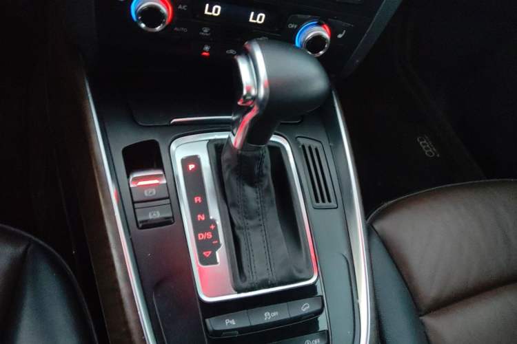 Used Audi Q5 2016 40 TFSI Technology Edition Gear Lever