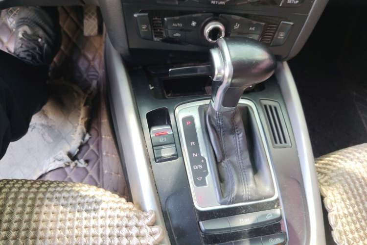 Used Audi Q5 2016 40 TFSI Trendy Edition Gear Lever