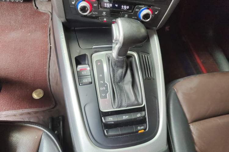 Used Audi Q5 2016 40 TFSI Technology Edition Gear Lever