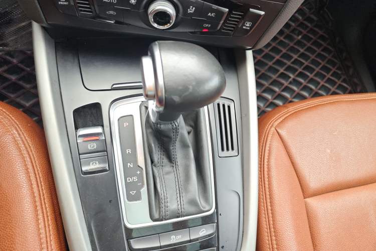 Used Audi Q5 2016 40 TFSI Trendy Edition Gear Lever
