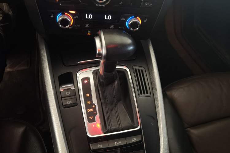 Used Audi Q5 2016 40 TFSI Technology Edition Gear Lever