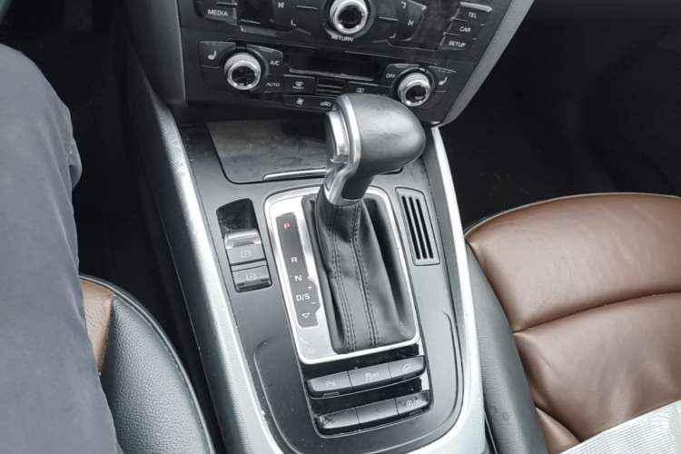 Used Audi Q5 2016 40 TFSI Technology Edition Gear Lever
