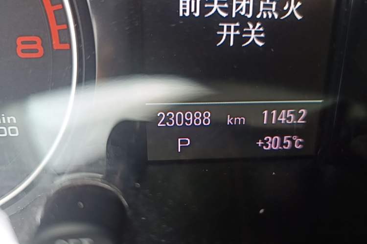 Used Audi Q5 2016 40 TFSI Comfort Model Odometer Close Up