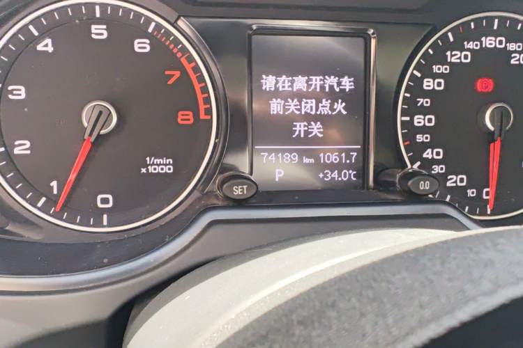 Used Audi Q5 2016 40 TFSI Trendy Edition Odometer Close Up
