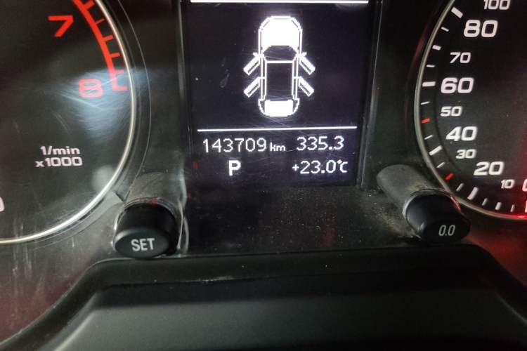 Used Audi Q5 2016 40 TFSI Trendy Edition Odometer Close Up