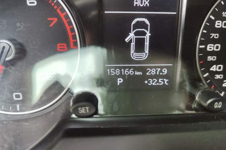 Used Audi Q5 2016 40 TFSI Technology Edition Odometer Close Up