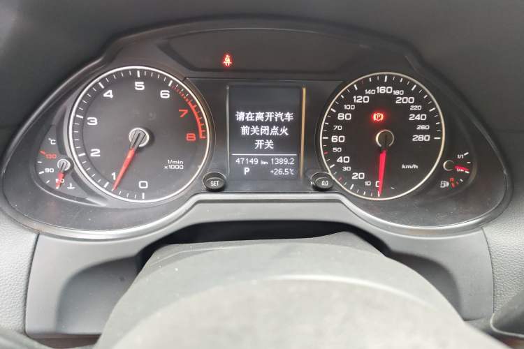 Used Audi Q5 2016 40 TFSI Trendy Edition Odometer Close Up