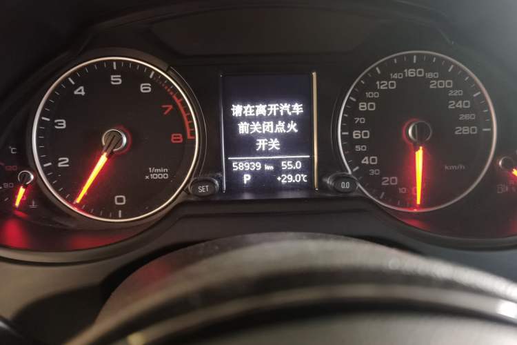 Used Audi Q5 2016 40 TFSI Technology Edition Odometer Close Up