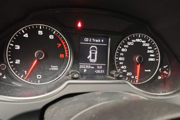 Used Audi Q5 2016 40 TFSI Technology Edition Odometer Close Up