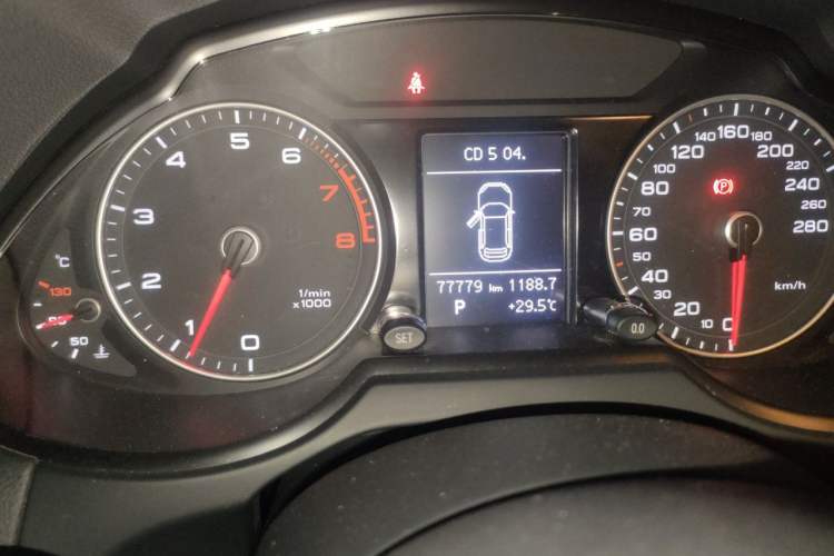 Used Audi Q5 2016 40 TFSI Technology Edition Odometer Close Up