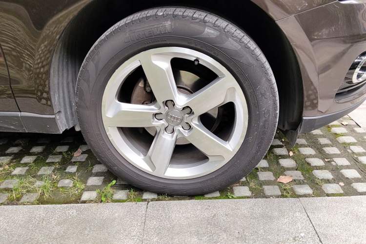 Used Audi Q5 2016 40 TFSI Technology Edition Right Front Wheel Hub