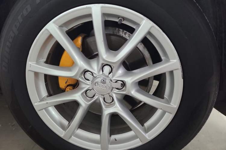 Used Audi Q5 2016 40 TFSI Trendy Edition Right Front Wheel Hub