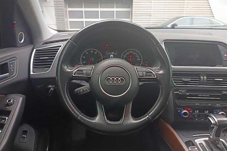 Used Audi Q5 2016 40 TFSI Comfort Model Steering Wheel