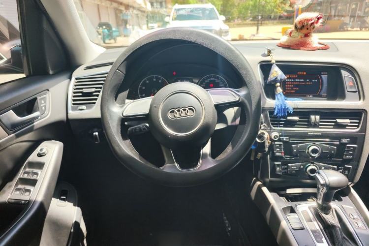 Used Audi Q5 2016 40 TFSI Trendy Edition Steering Wheel