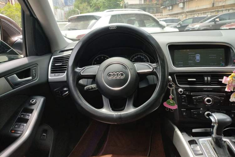 Used Audi Q5 2016 40 TFSI Trendy Edition Steering Wheel