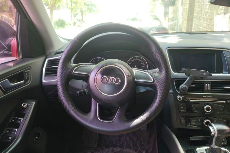 Used Audi Q5 2016 40 TFSI Trendy Edition Steering Wheel