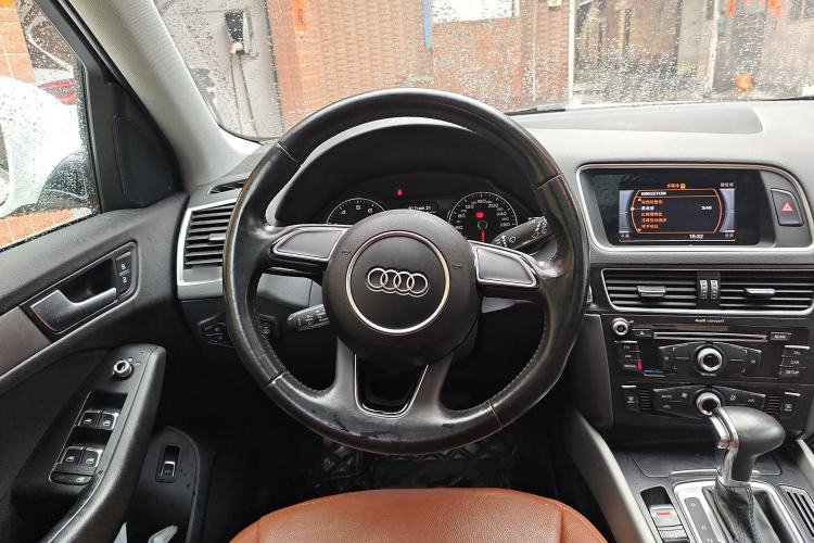 Used Audi Q5 2016 40 TFSI Trendy Edition Steering Wheel