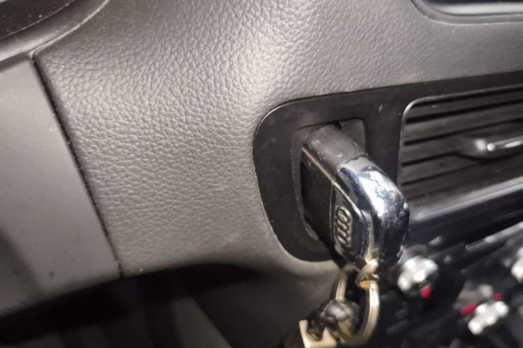 Used Audi Q5 2016 40 TFSI Trendy Edition Vehicle Key