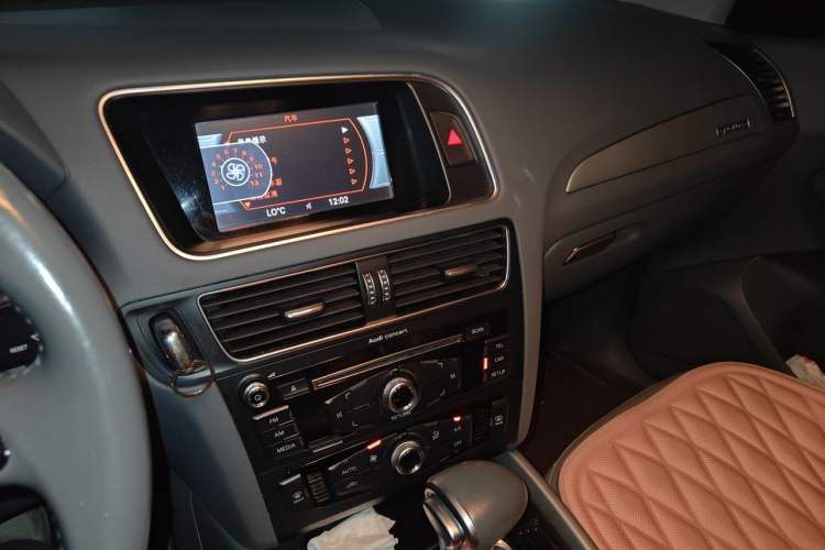 Used Audi Q5 2016 40 TFSI Trendy Edition Audio And AC Panel