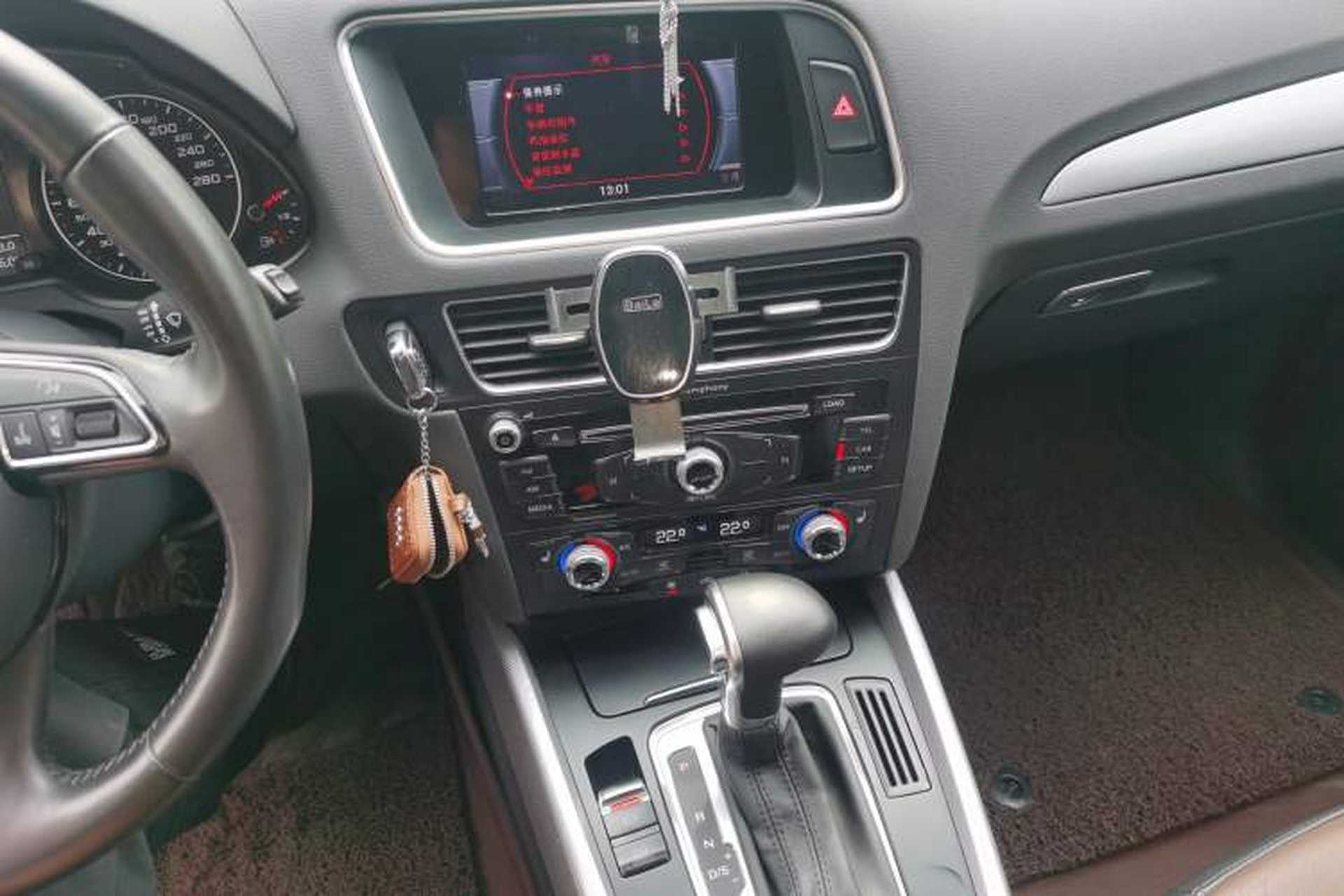 Used Audi Q5 2016 40 TFSI Technology Edition Audio And AC Panel