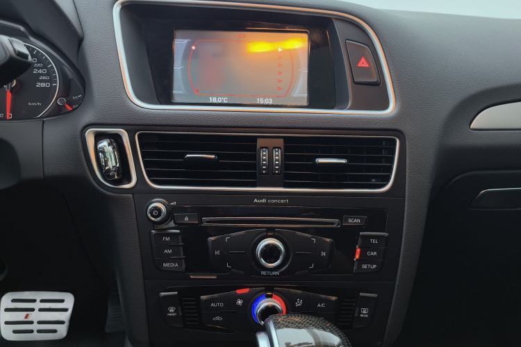 Used Audi Q5 2016 40 TFSI Trendy Edition Audio And AC Panel