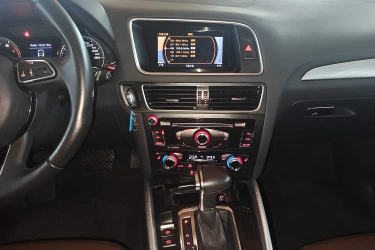 Used Audi Q5 2016 40 TFSI Technology Edition Audio And AC Panel